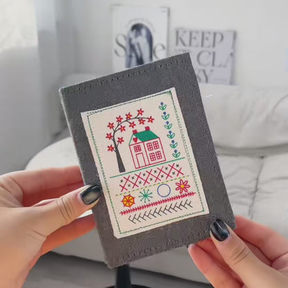 LIVRE DE BRODERIE GUIDÉE.